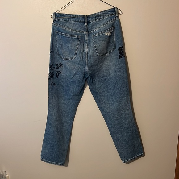 PacSun Ripped Mom Jean - Picture 5 of 8